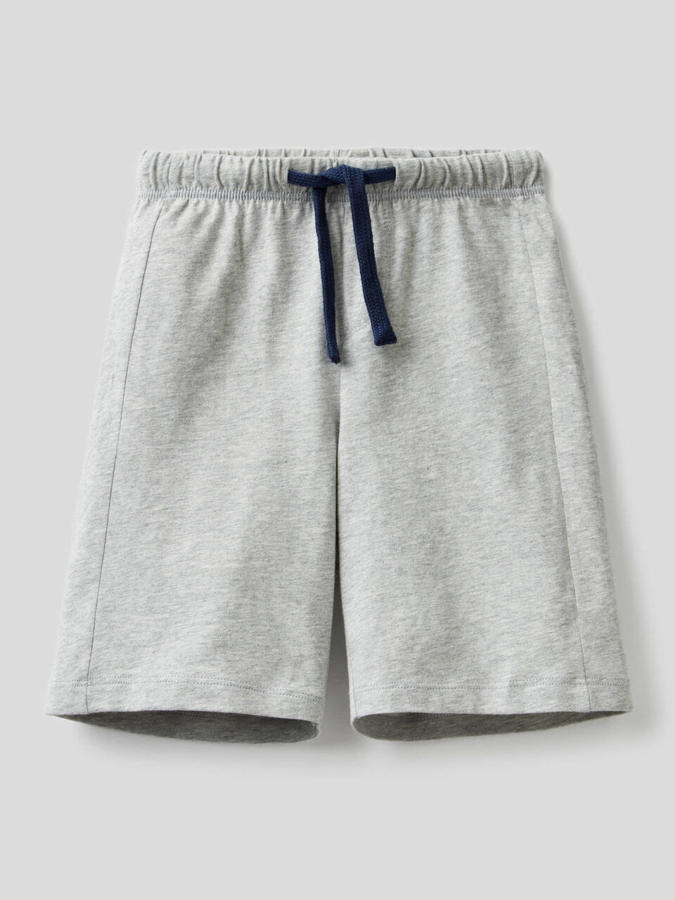 Conjunto de camiseta de tirantes y bermudas image number 2