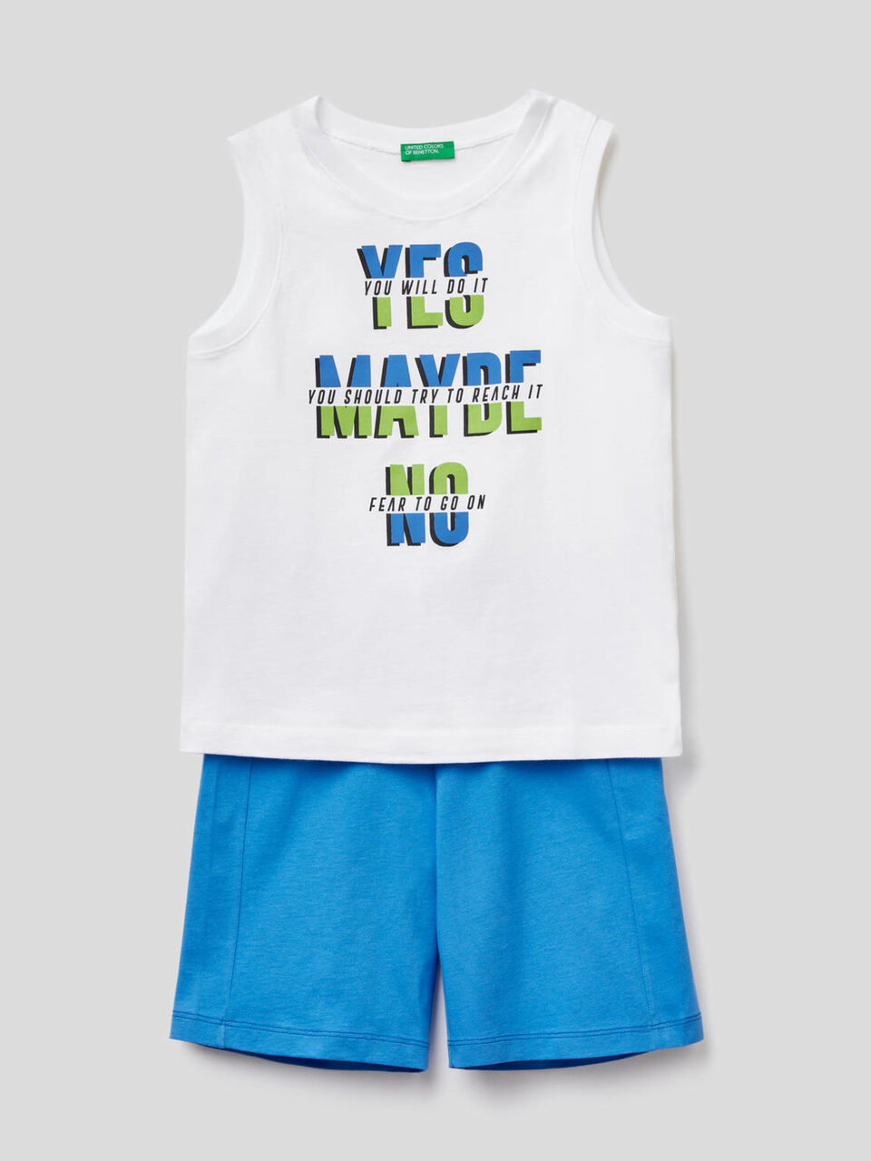 Conjunto de camiseta de tirantes y bermudas image number 1