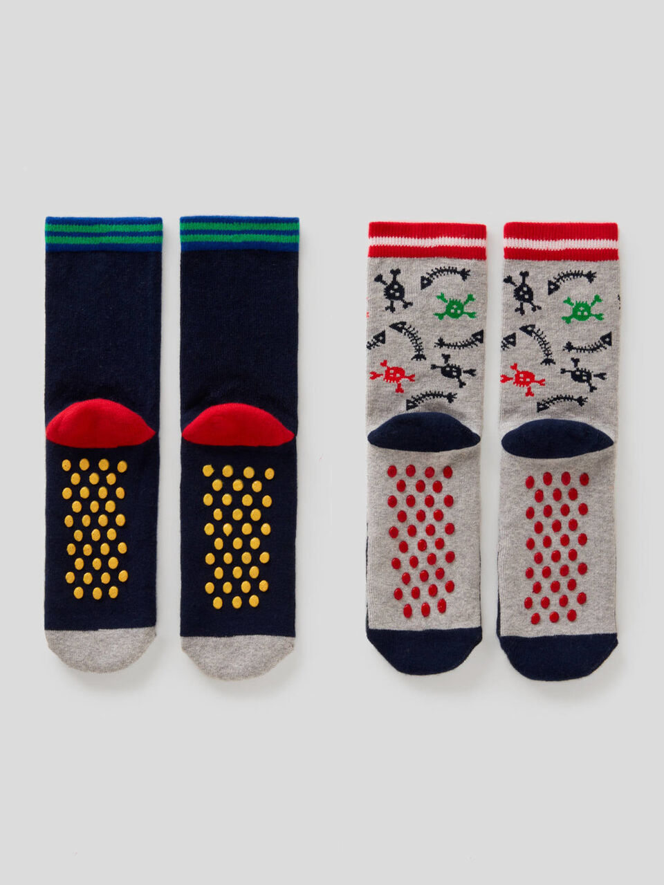 Dos pares de calcetines antideslizantes image number 2