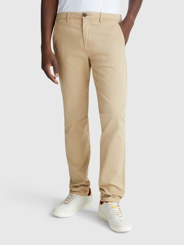 Pantalones chinos de algodón de corte entallado Hombre