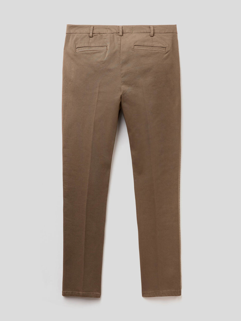 Chinos de corte ceñido image number 2