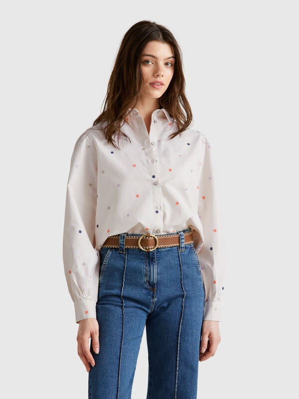 Camisa con bordado de flores Mujer
