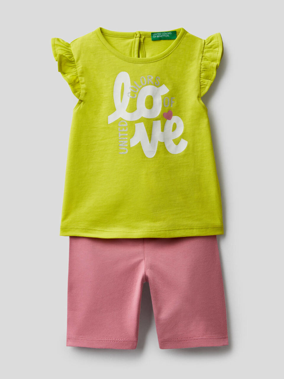 Conjunto de camiseta y bermudas image number 1