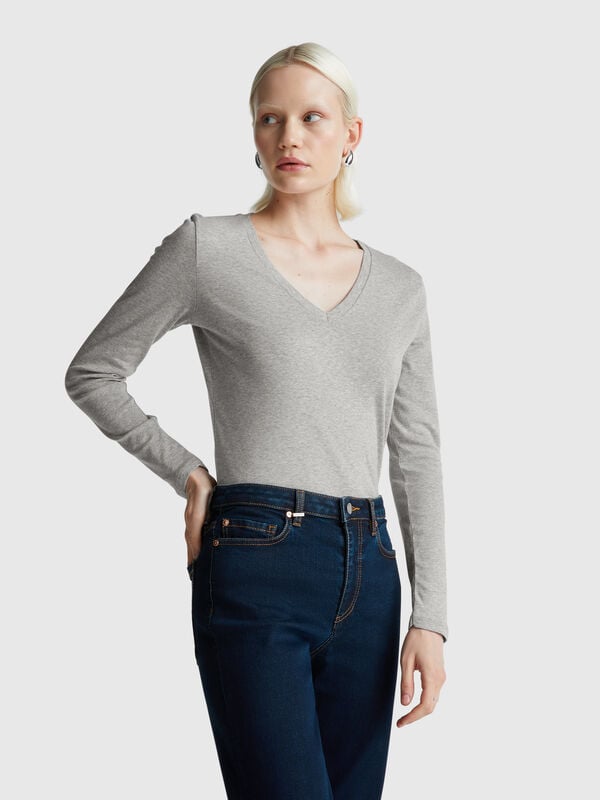 Camiseta gris jaspeada con cuello en V Mujer