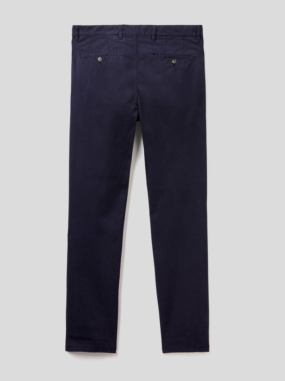 Pantalones chinos ceñidos image number 2