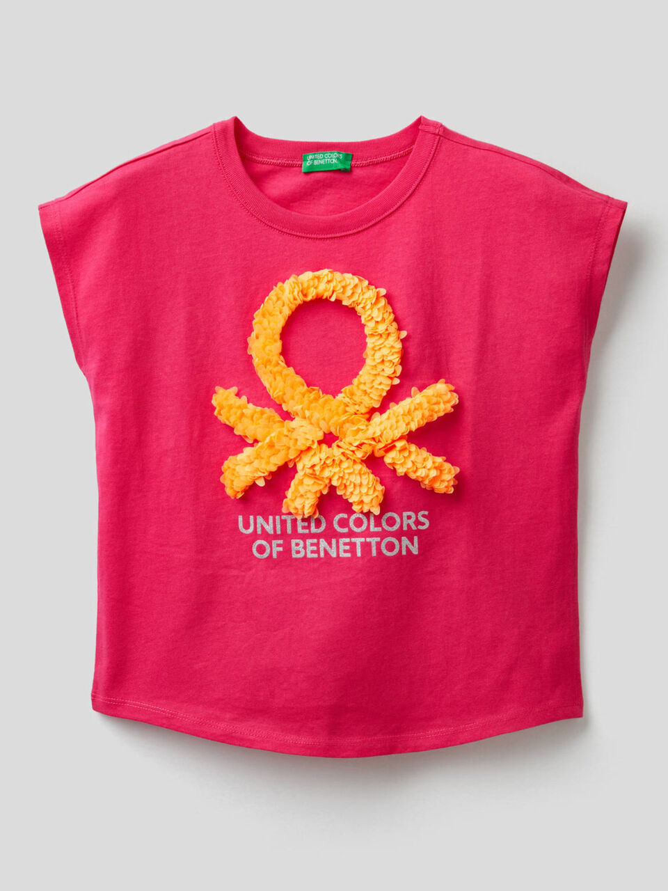Camiseta con pétalos bordados image number 1