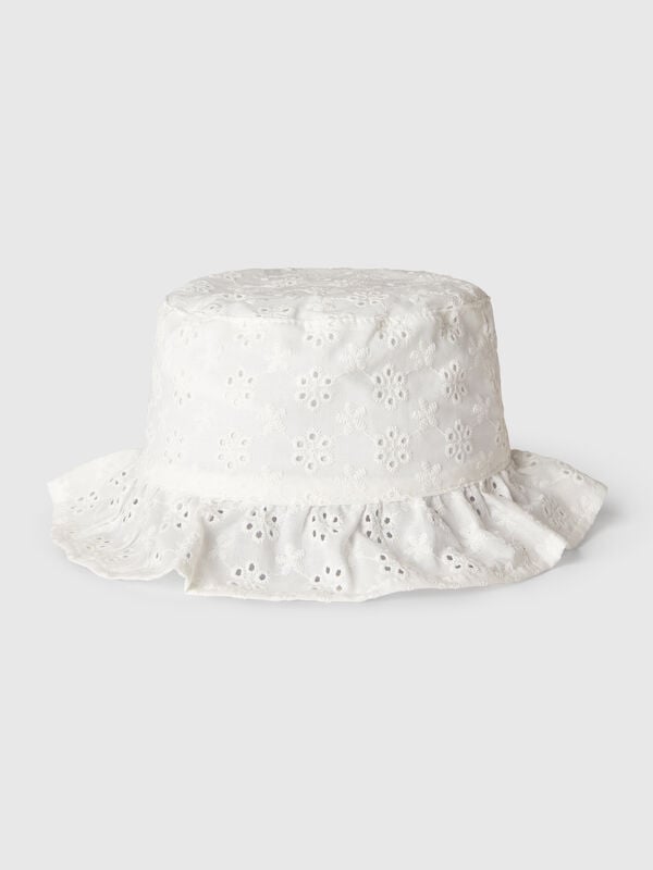 Gorra con bordado inglés Niña
