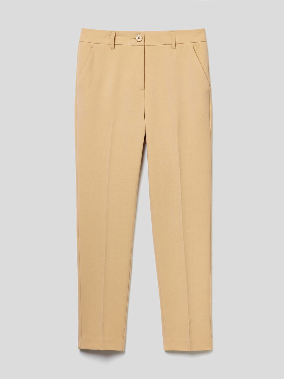Pantalón básico con raya central image number 1