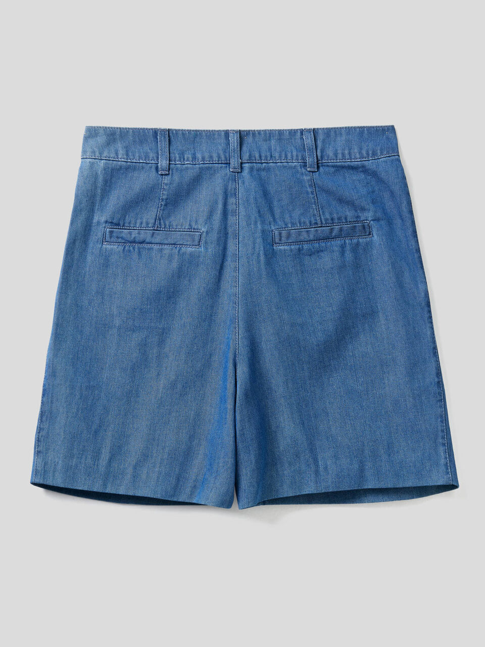 Pantalón corto en denim de 100% algodón image number 2