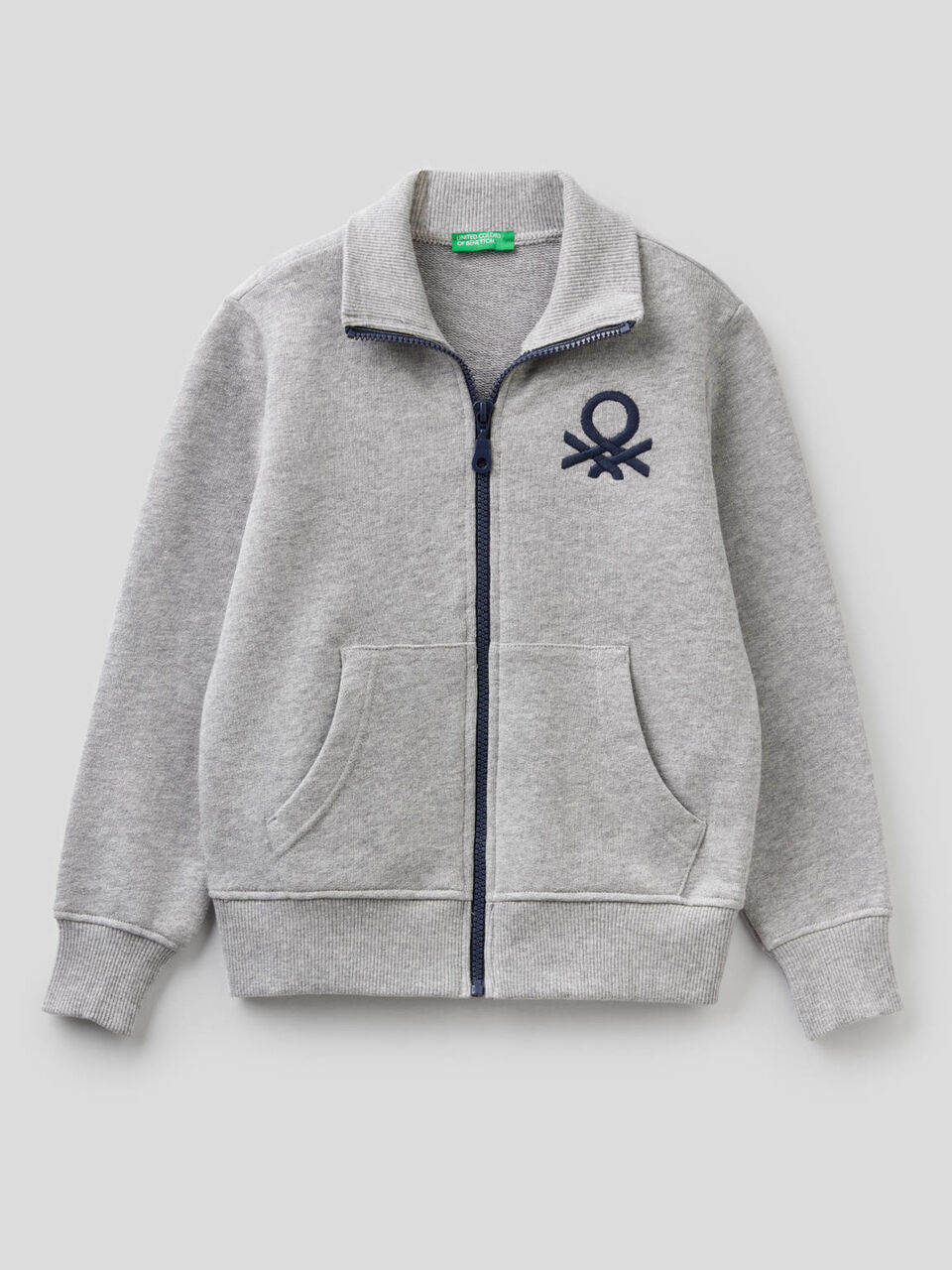 Sudadera con cremallera y logotipo bordado image number 1