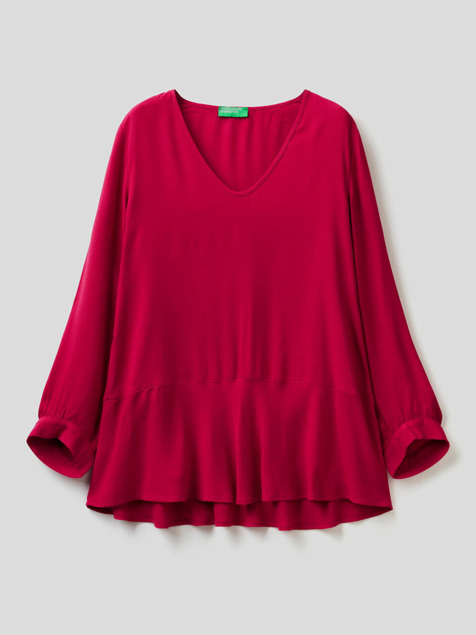 Blusa con escote de pico y volante en el bajo image number 1