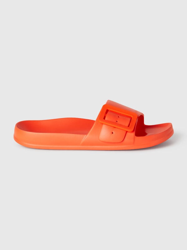 Zapatillas de goma ligeras. Mujer