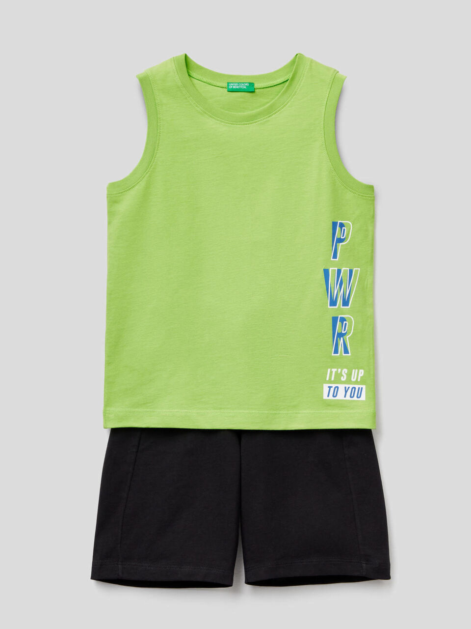 Conjunto de camiseta de tirantes y bermudas image number 1