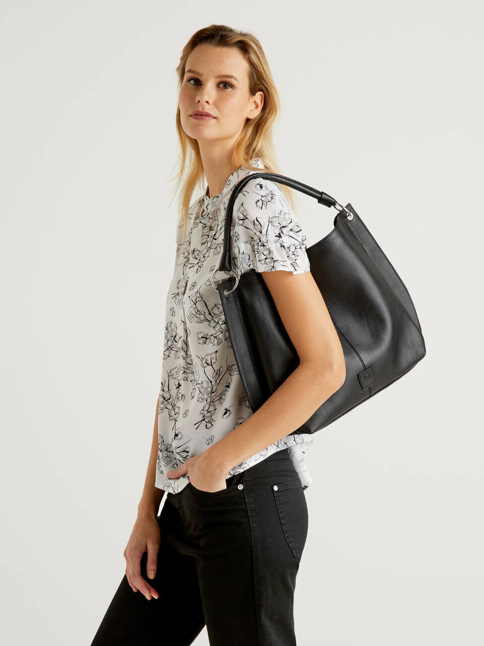 Bolso hobo de piel auténtica image number 2