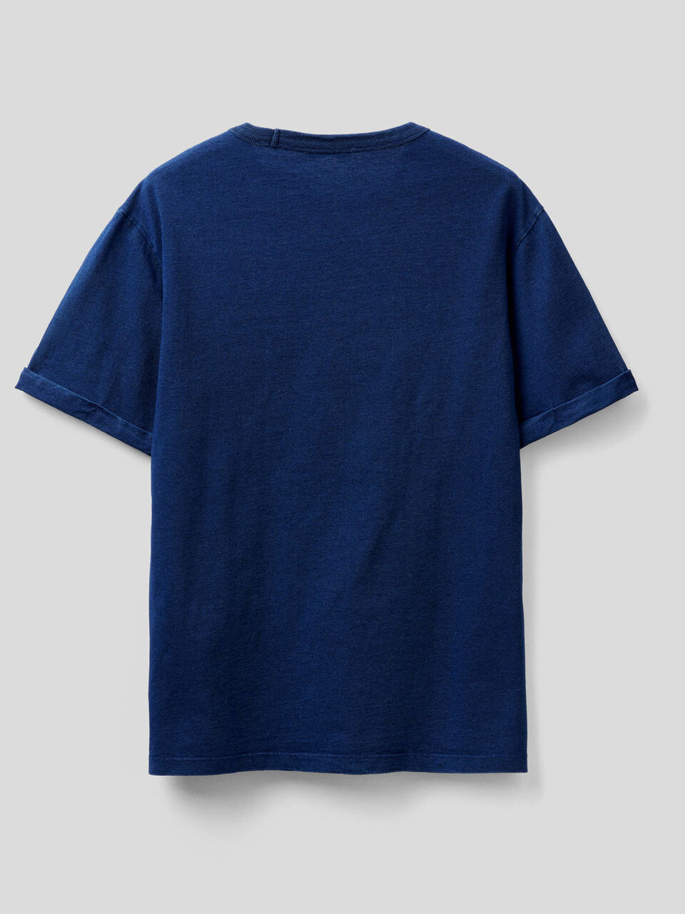 Camiseta de 100 % algodón con efecto desgastado image number 2