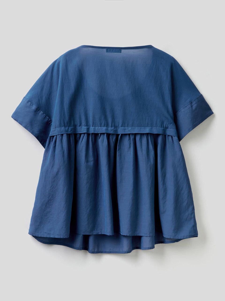 Blusa ligera con maxivolante image number 2