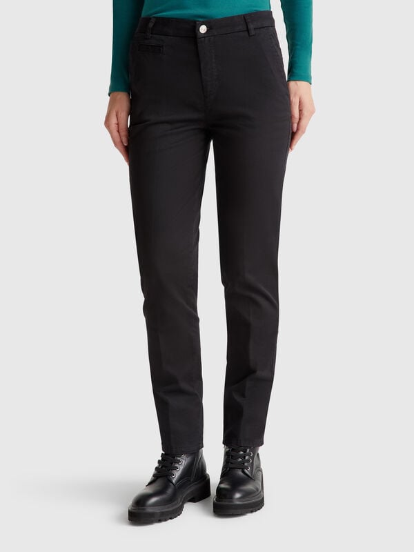 Pantalones chinos de corte ajustado de algodón beige Mujer