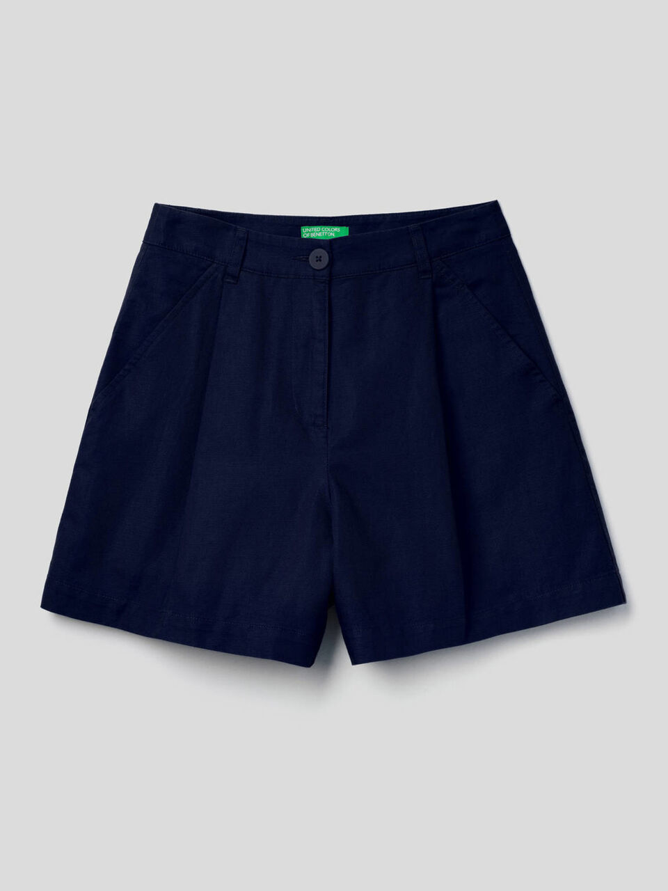 Pantalón corto con pernera amplia confeccionado en mezcla de lino image number 1