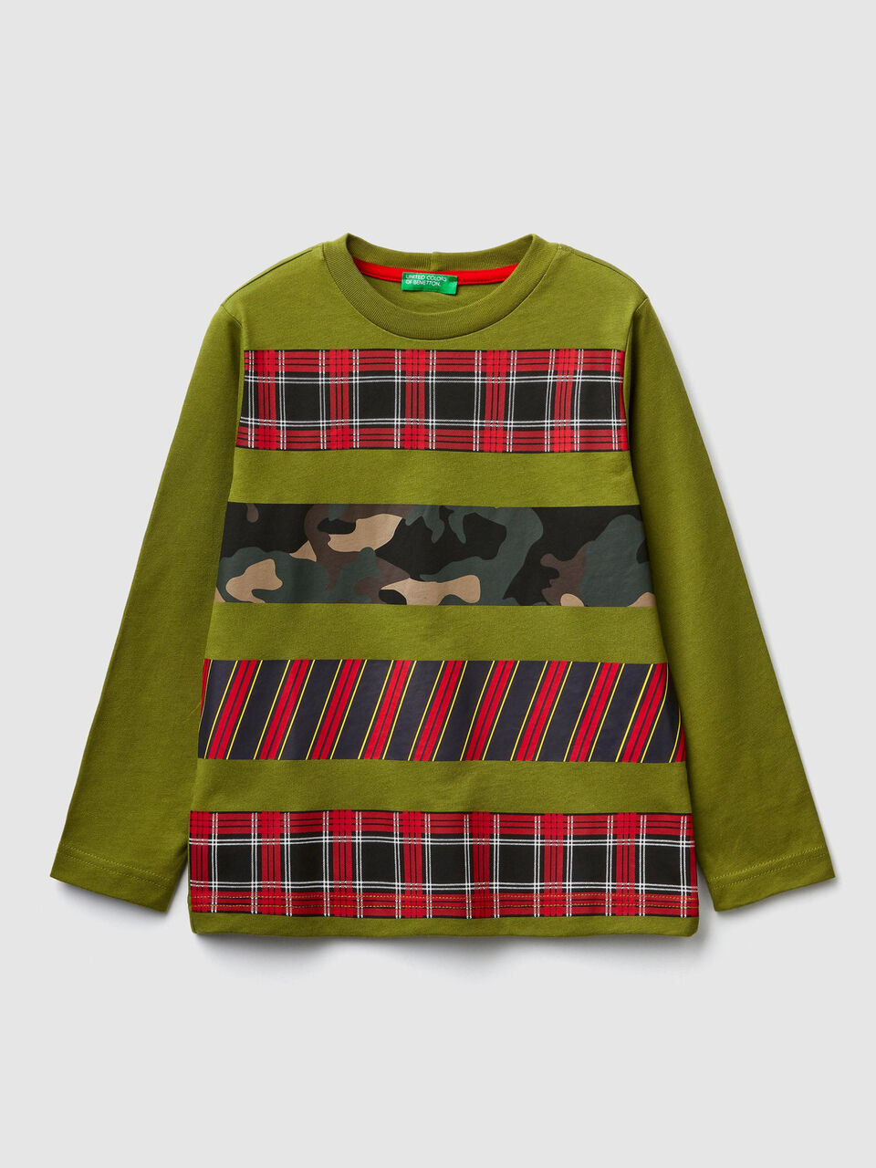 Camiseta con bandas estampadas image number 1