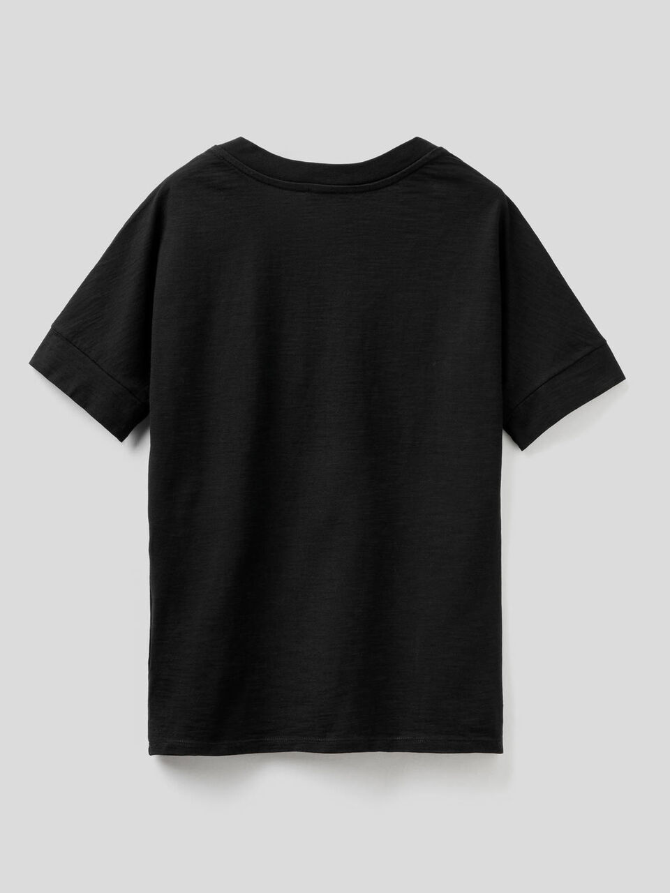 Camiseta de 100 % algodón con escote de pico image number 2