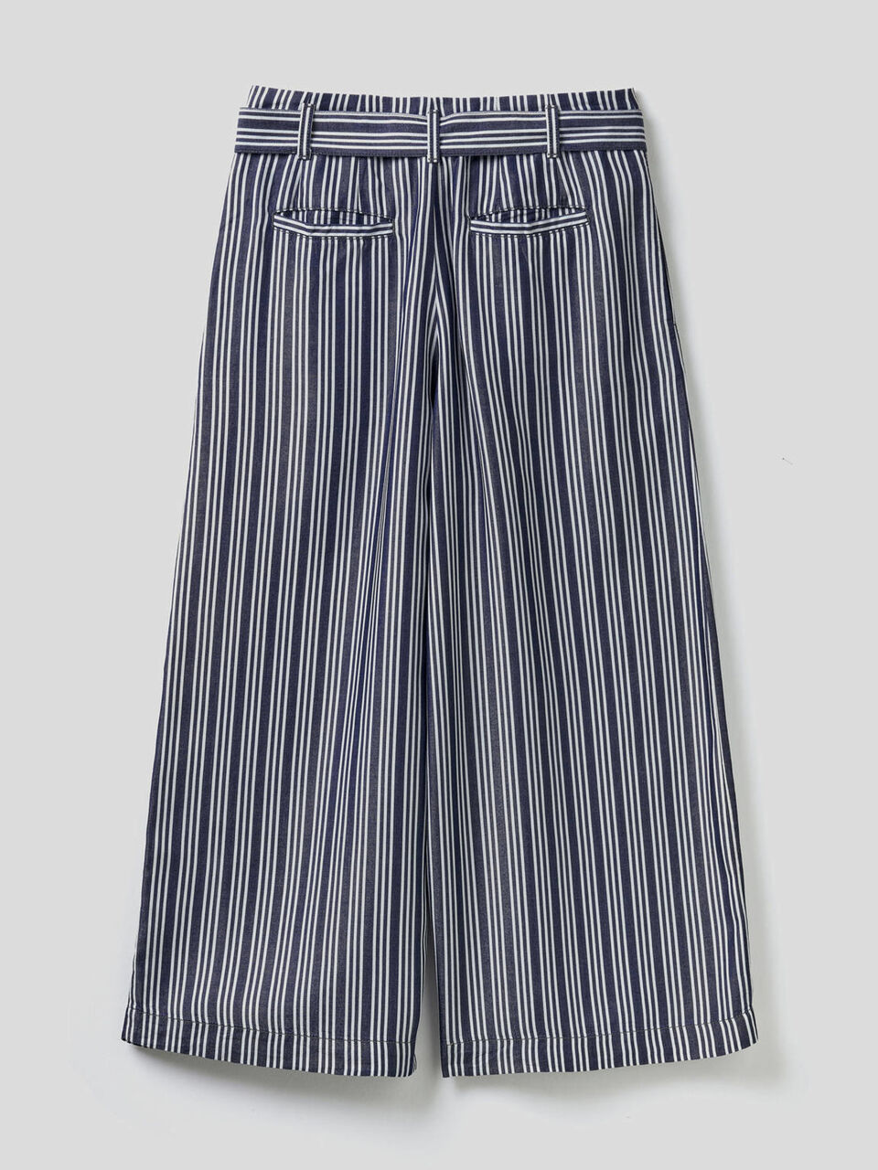 Pantalón amplio con cinturón image number 2