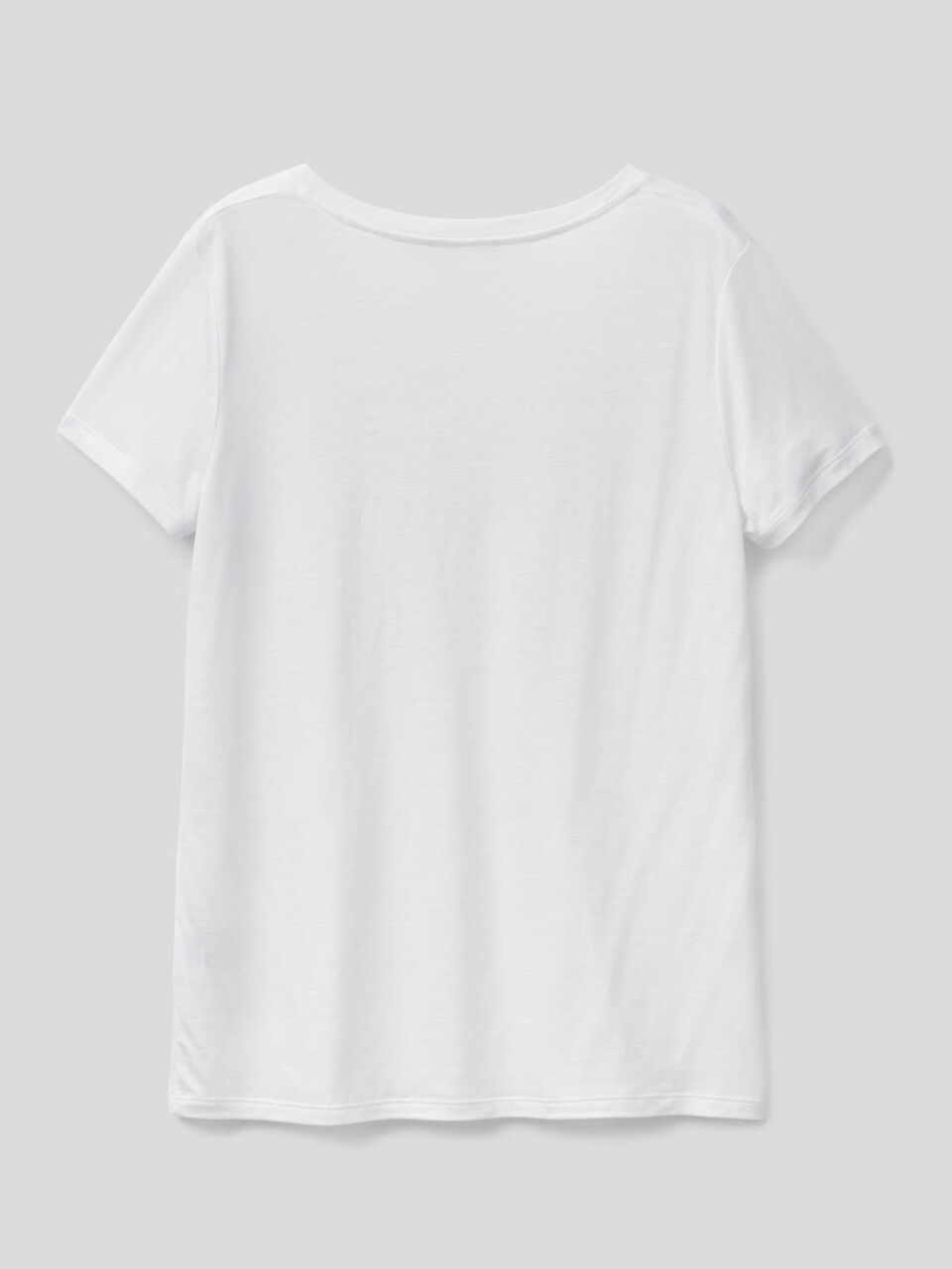 Camiseta con escote de pico image number 2