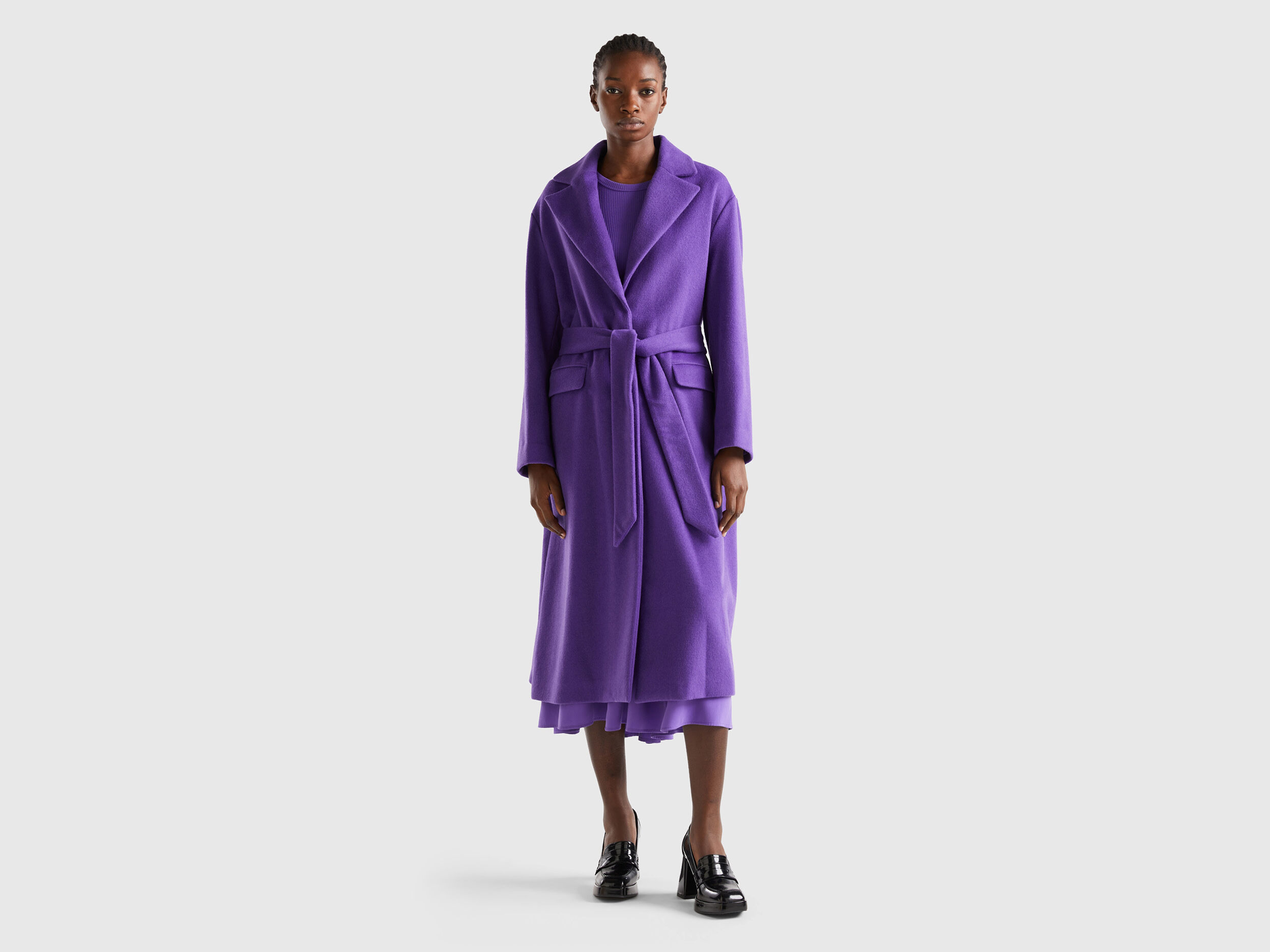 Abrigo largo con cintur n Morado Benetton