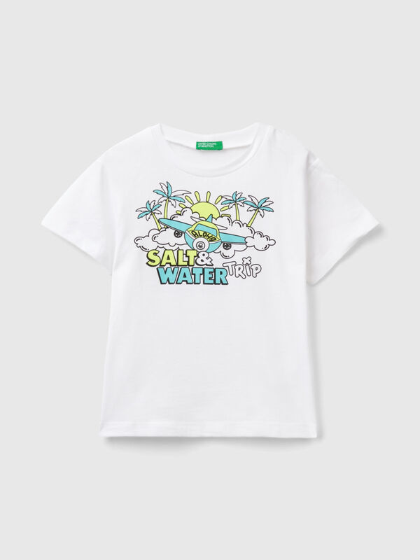 Camiseta con estampado y detalles flúor Niño