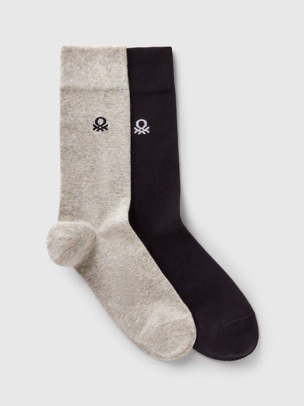 Dos pares de calcetines altos