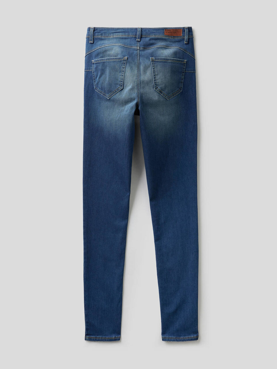 Vaqueros push-up de corte pitillo image number null