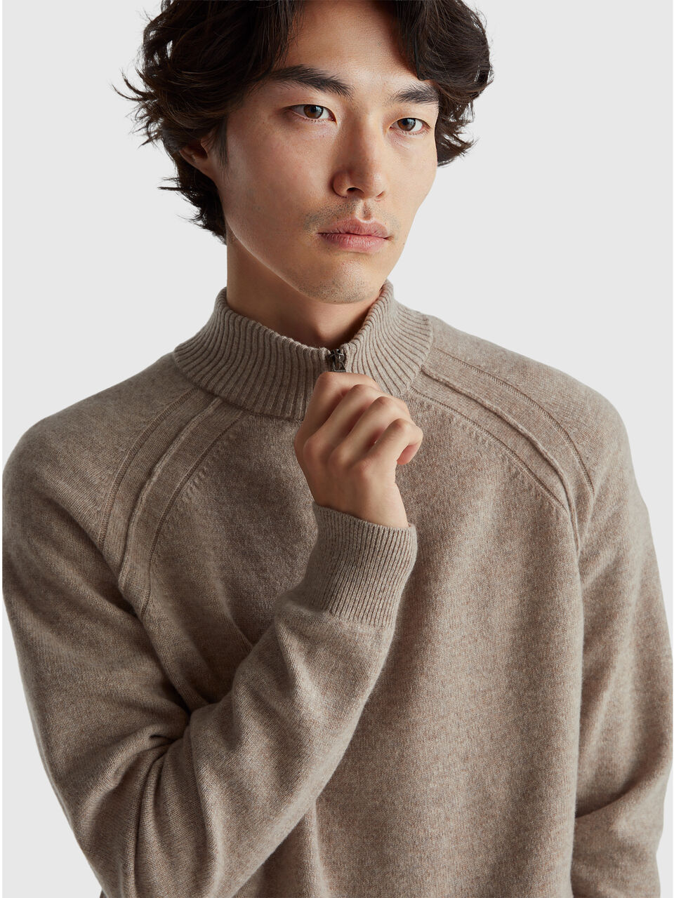 TURTLE NECK SWEATER Hombre image number null