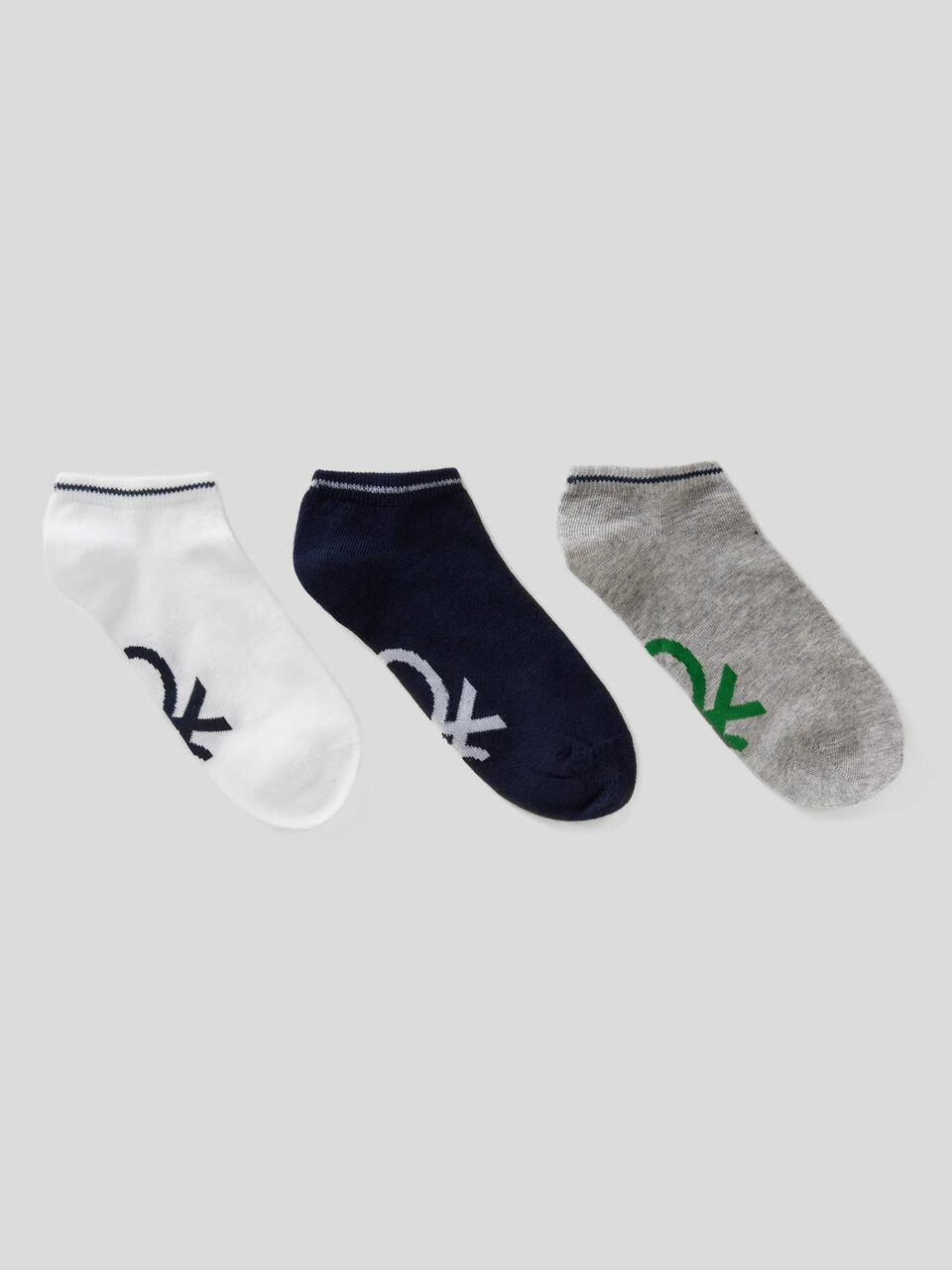 Tres pares de calcetines cortos image number 1
