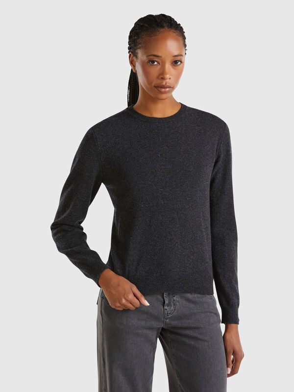 Suéter gris oscuro de cuello redondo en lana merino Mujer
