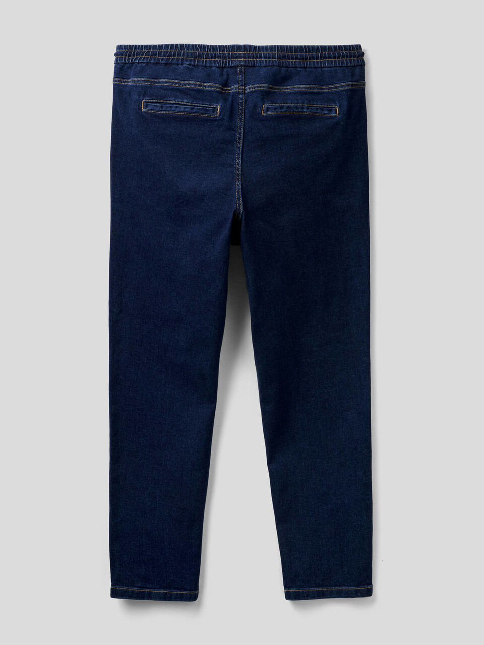 Chinos joggers en denim de algodón elástico image number 2