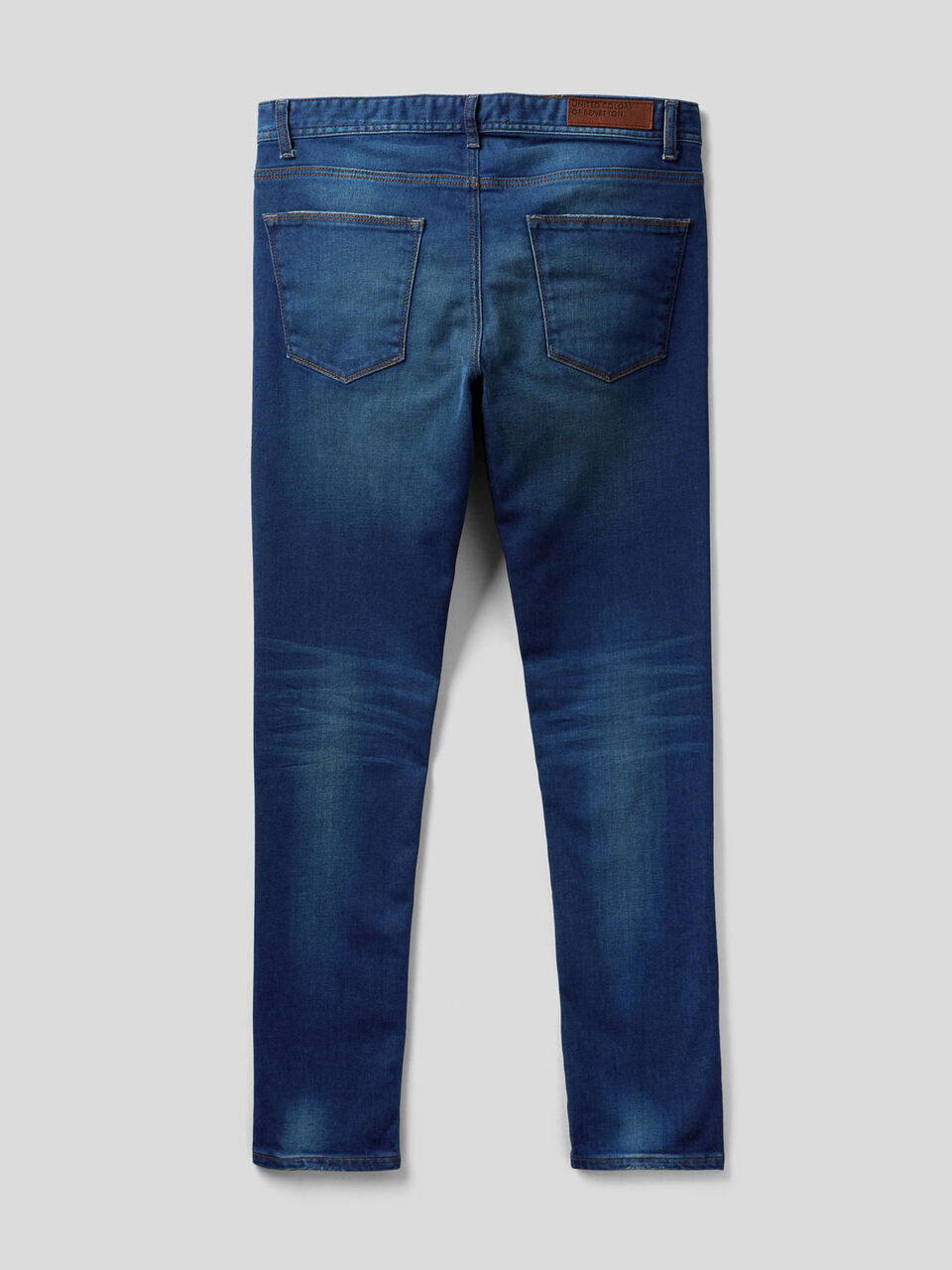 Vaqueros slim fit con cinco bolsillos image number 2