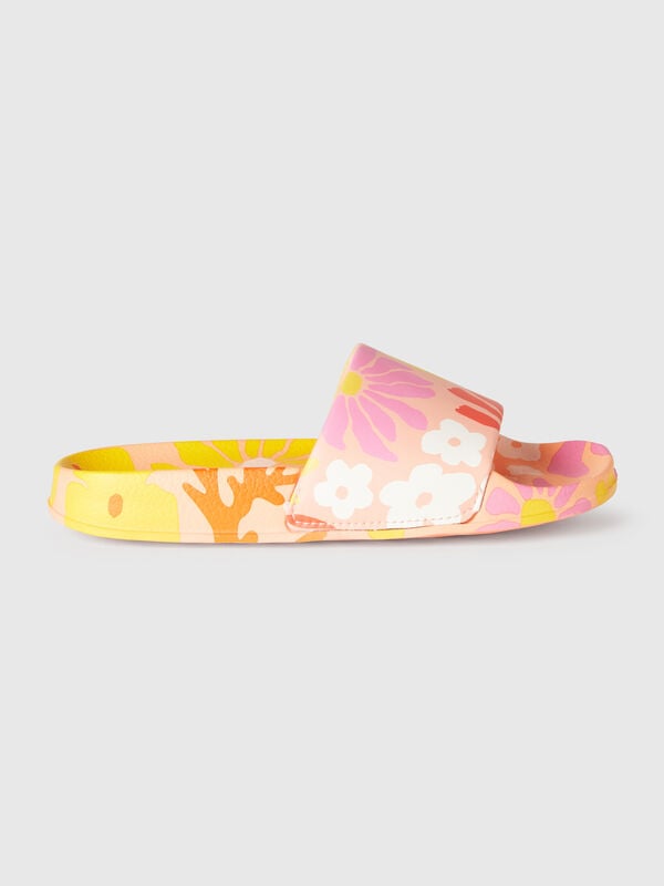 Zapatillas con estampado floral. Niño