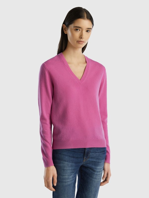 Jersey con escote de pico rosa oscuro de pura lana merina Mujer