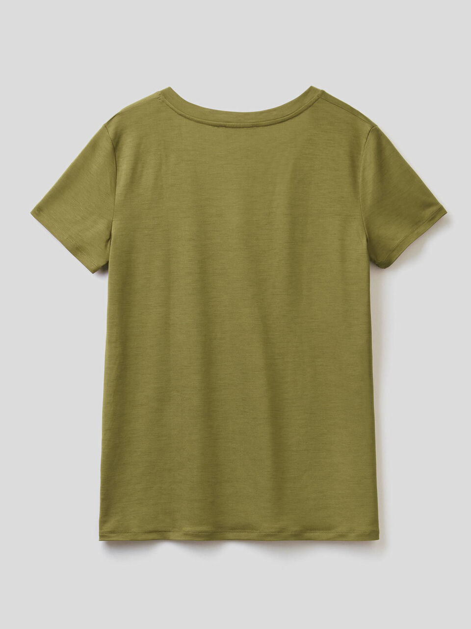 Camiseta con escote de pico image number 2