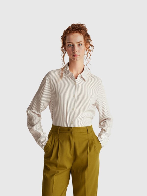 Camisa de mezcla de viscosa a rayas Camisa de mezcla de viscosa a rayas Mujer