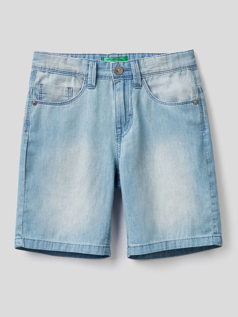 Bermudas en denim ligero image number 1