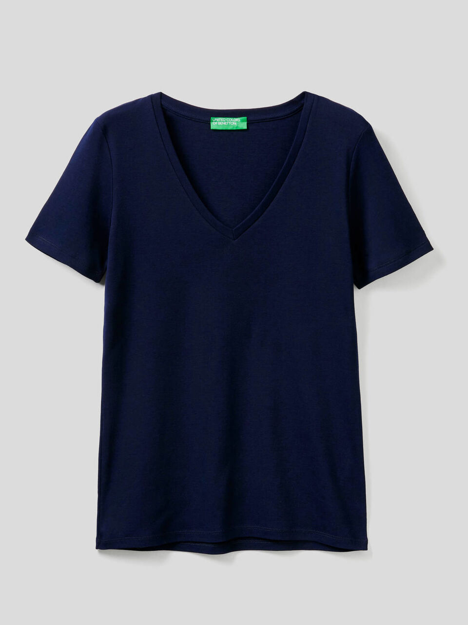 Camiseta de algodón puro con escote de pico image number 1
