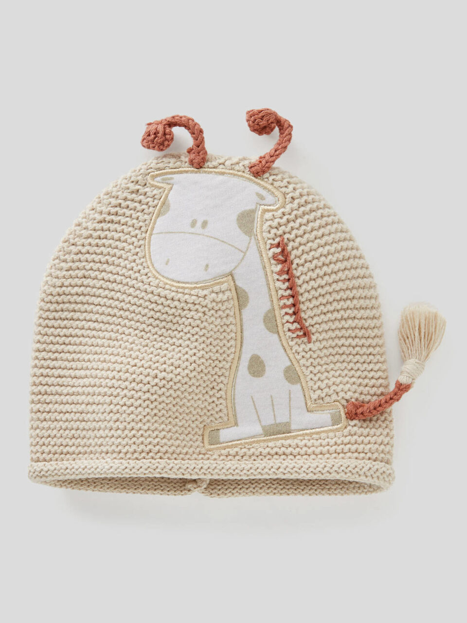 Gorro de tricot con aplicaciones image number 1