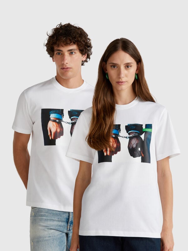 Camiseta con estampado fotográfico de Oliviero Toscani