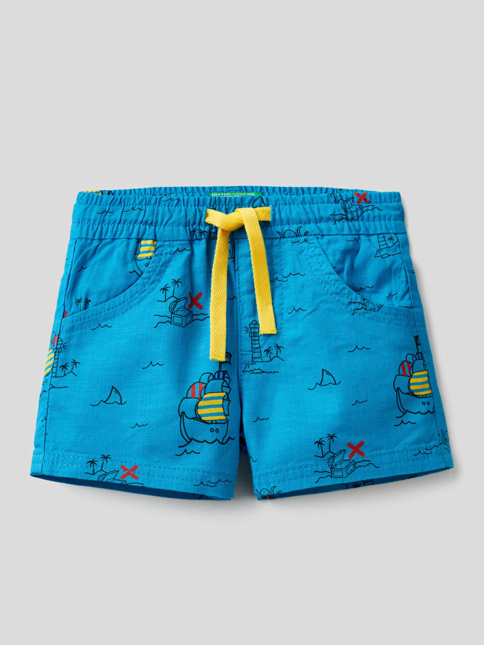 Pantalón corto con estampado de isla del tesoro image number 1
