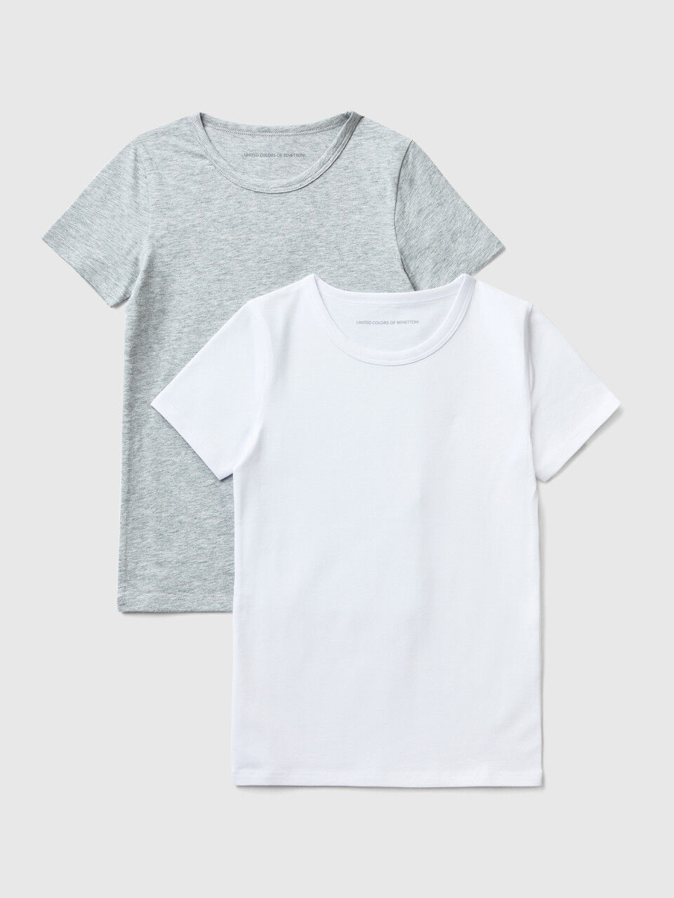 Dos camisetas de algodón elástico