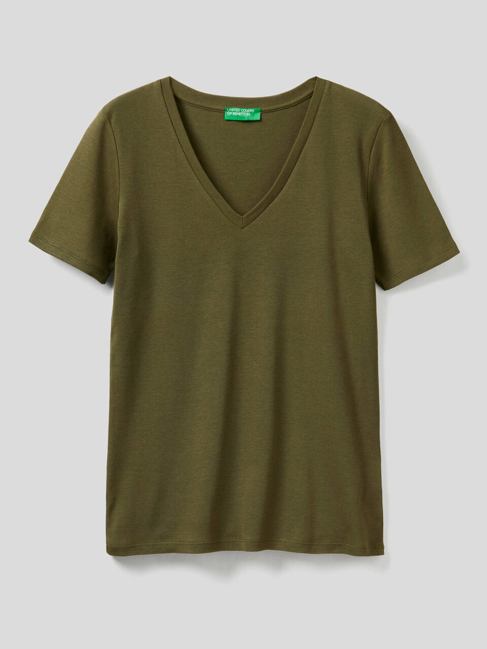Camiseta de algodón puro con escote de pico image number 1