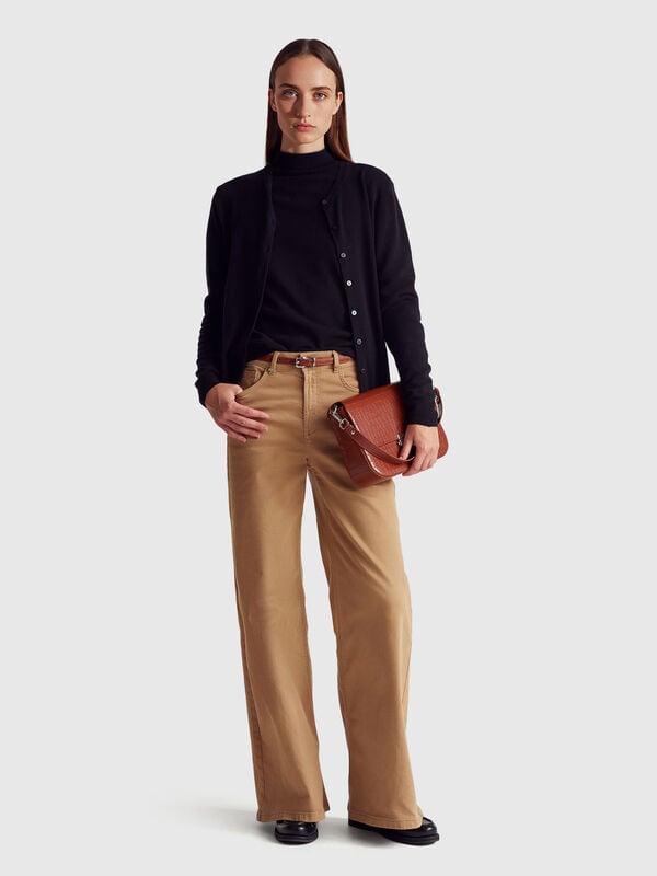 Cárdigan negro de cuello redondo en pura lana merino Mujer