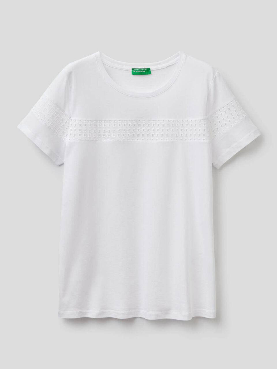 Camiseta con inserción de encaje suizo image number 1