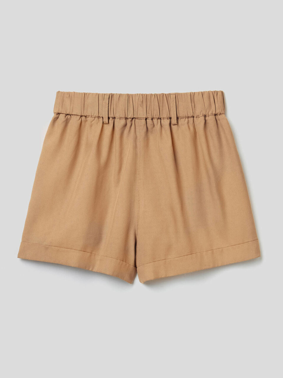 Pantalón corto liso con vuelta image number 2