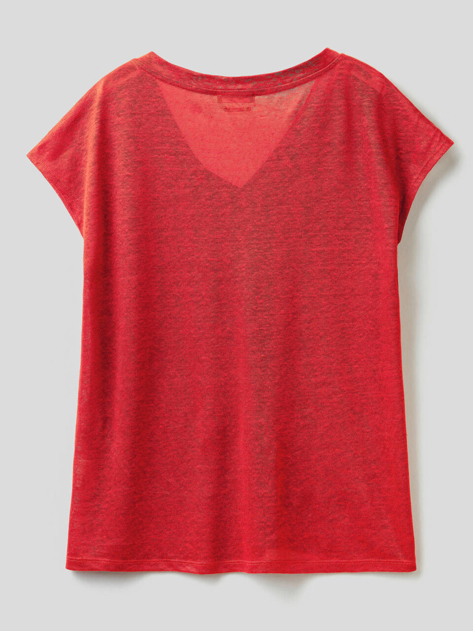Top de 100% lino con escote de pico image number 2